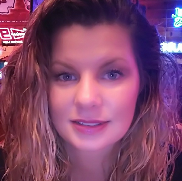 Meet your Posher, Taunya - Picture 1 of 1